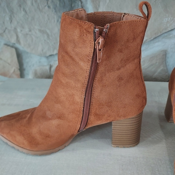 Womans boots 7.5M - Picture 3 of 12